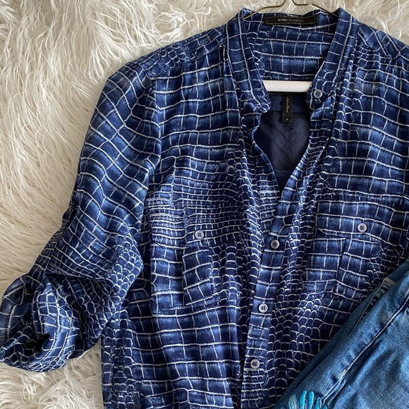 BCBG MaxAzaria Blue Printed Blouse size S - Picture 8 of 9